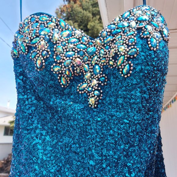 Dress - Picture 2 of 11